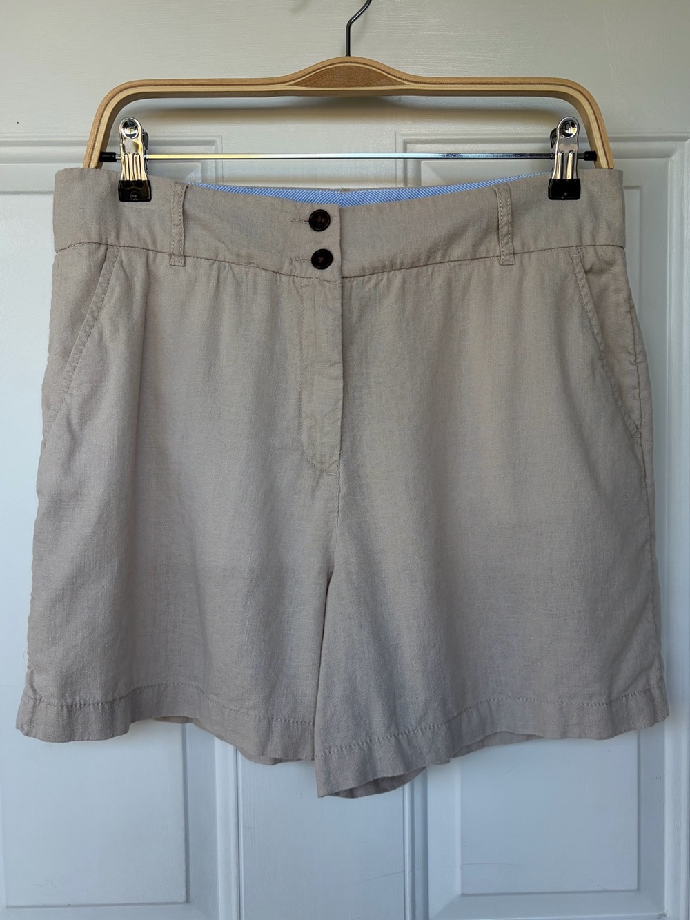 •Crown & Ivy• Creamy Tan Colored Linen Blend Shorts - Size 8